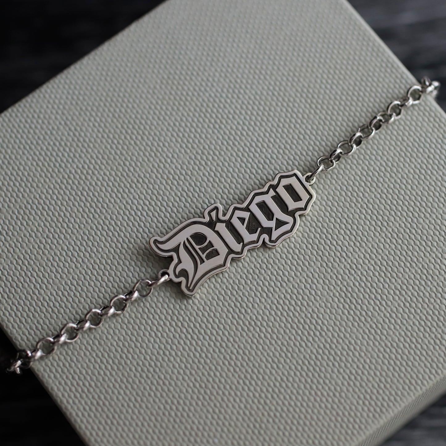 Bracciale nome gotico